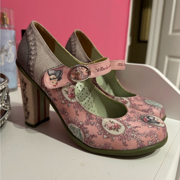 Hot Chocolate Design Chocolaticas Marie Antoinette Women's Mary Jane Pumps - Picture 3 of 13